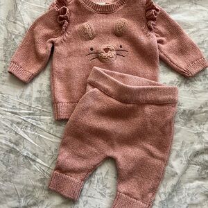 SOLD‼️Adorable Pink Knit Baby Outfit